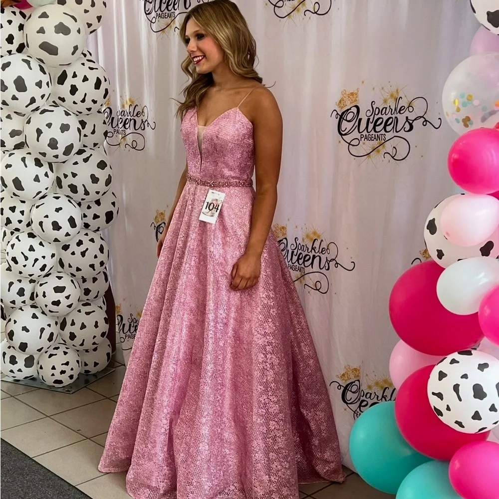 COLORS Prom / Pageant - Picture 2 of 7